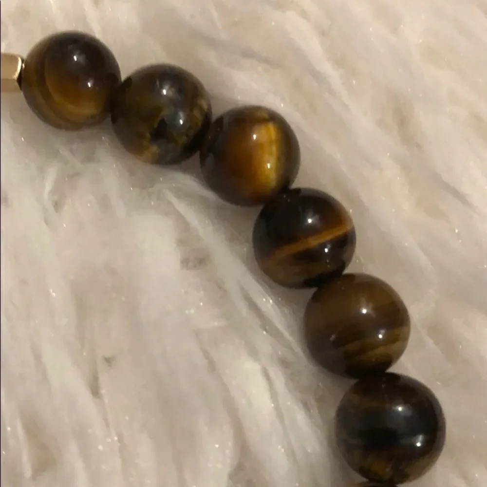 Charged tiger’s eye